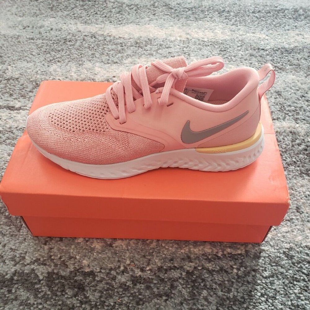 Nike Women's Odyssey React Flyknit 2 Size 6.5